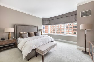 300 E 55th St in New York, NY - Building Photo - Building Photo