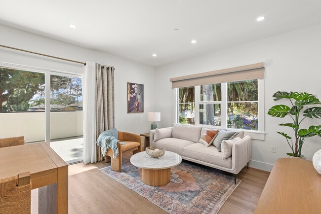 825 De la Vina St