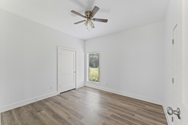 365 Rd 5605 in Cleveland, TX - Foto de edificio - Building Photo