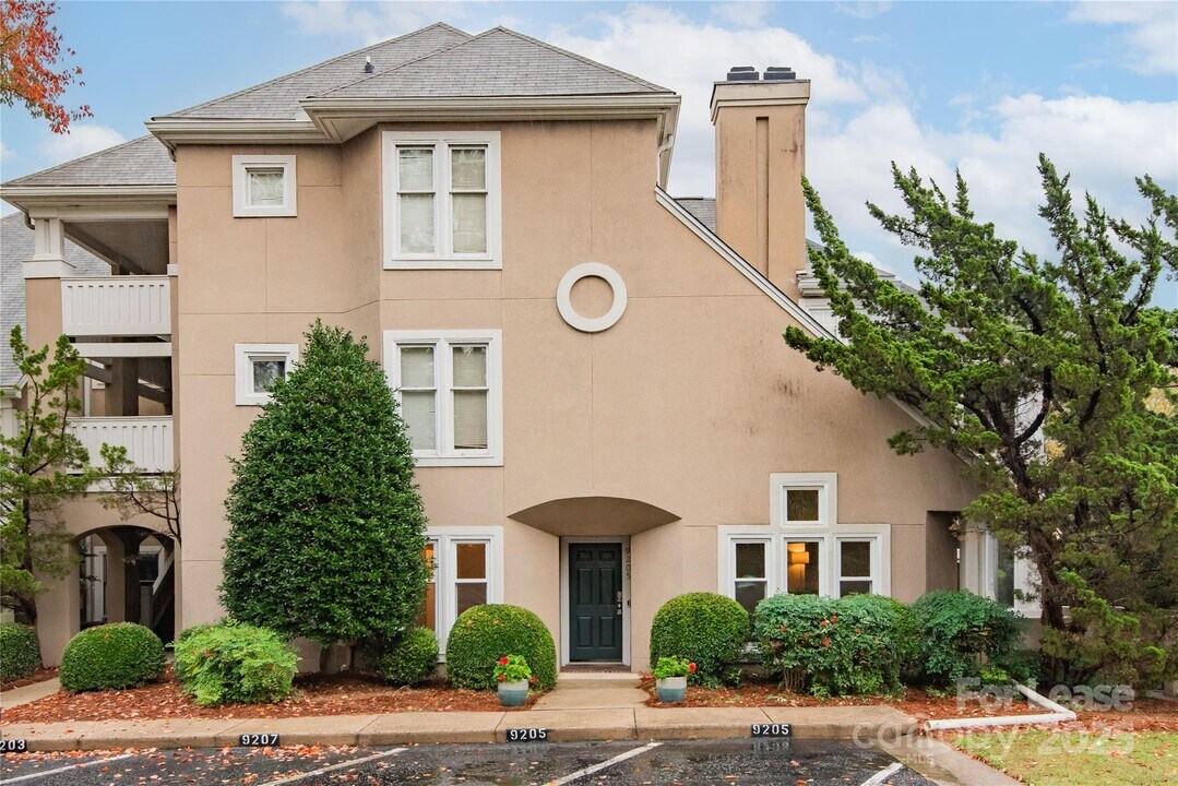 9205 Ravenwing Dr in Charlotte, NC - Building Photo