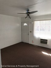 2231 N Palm Canyon Dr in Palm Springs, CA - Building Photo - Building Photo
