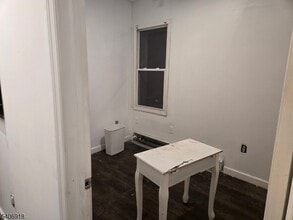 38 11th Ave W in Newark, NJ - Building Photo - Building Photo