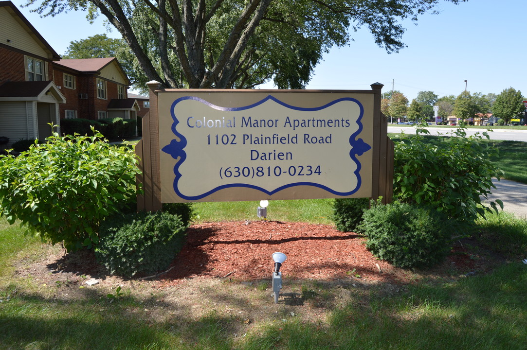 Colonial Manor in Darien, IL - Foto de edificio