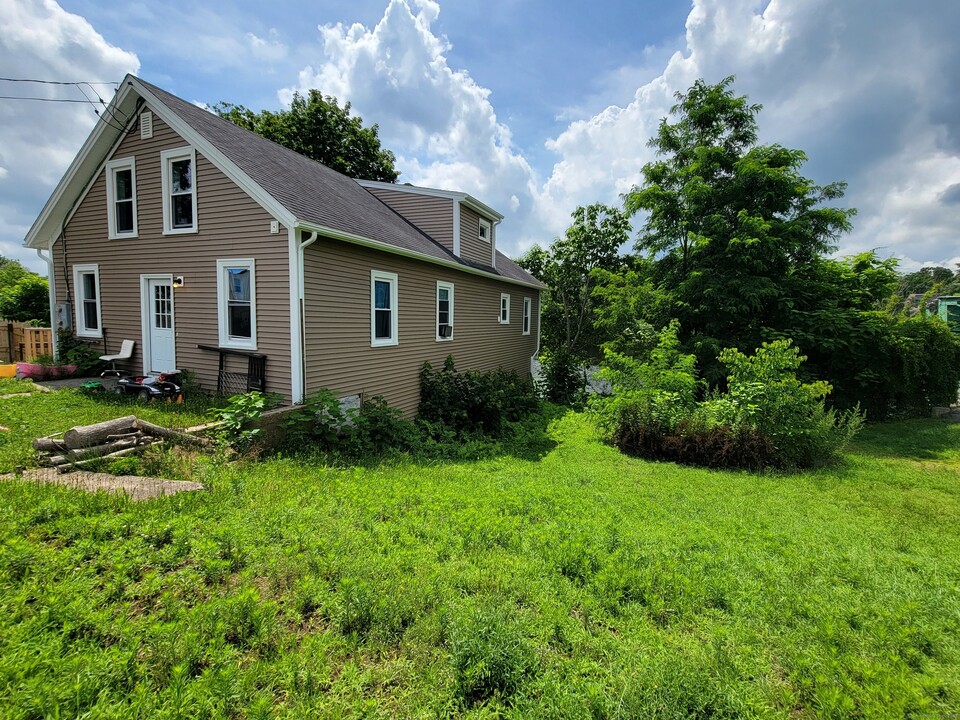 3 Water St in Killingly, CT - Building Photo