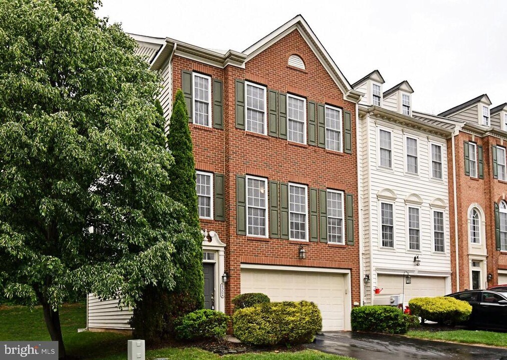 2304 Lennon Ln in Phoenixville, PA - Building Photo