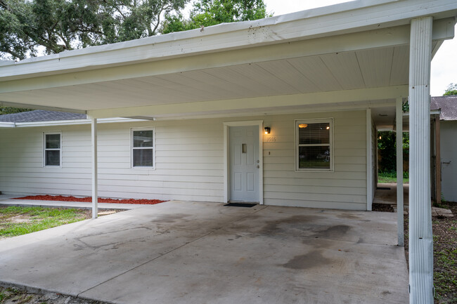 3916 broad st in Seffner, FL - Building Photo - Building Photo