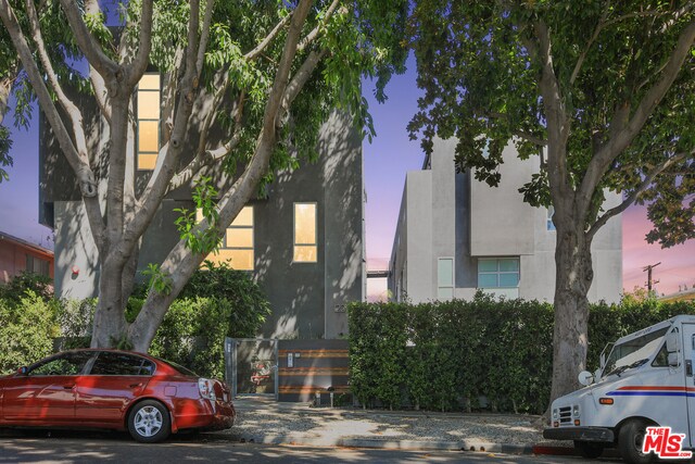 1220 N Orange Grove Ave-Unit -11 in West Hollywood, CA - Building Photo - Building Photo