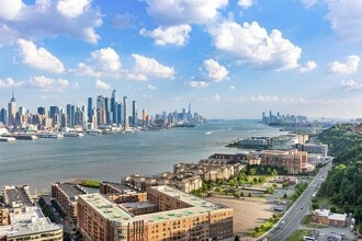 6040 JFK Blvd E in West New York, NJ - Building Photo - Building Photo