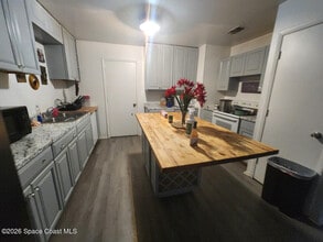 1066 Galty Cir NE in Palm Bay, FL - Building Photo - Building Photo