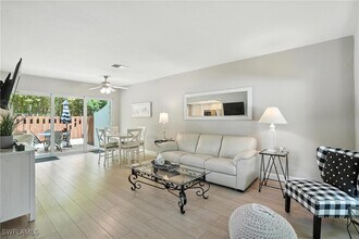 1140 5th St S in Naples, FL - Building Photo - Building Photo