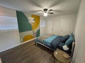 5102 Academy St in Houston, TX - Building Photo - Building Photo