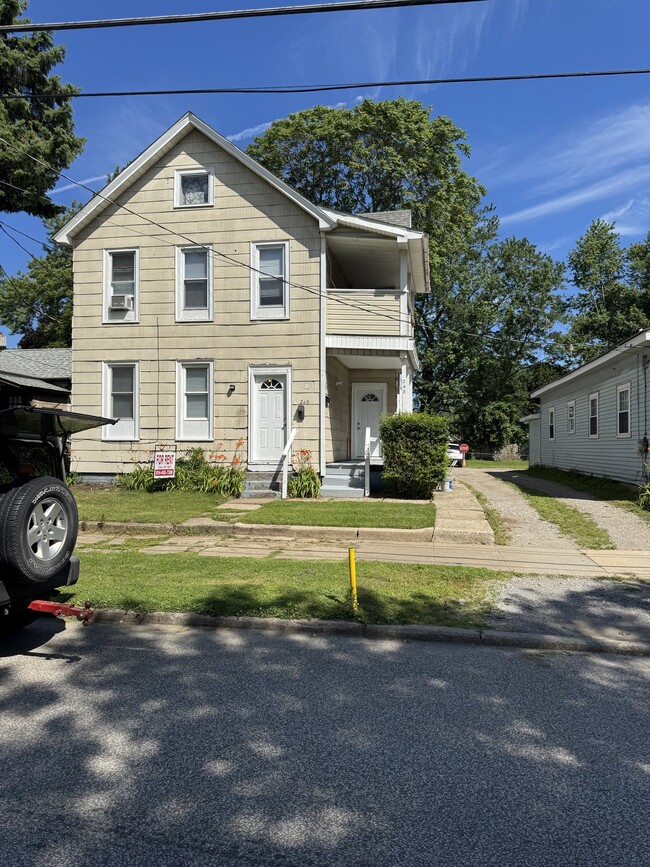 248 W 3rd St