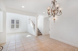 525 Sauvignon Pl in Windsor, CA - Foto de edificio - Building Photo