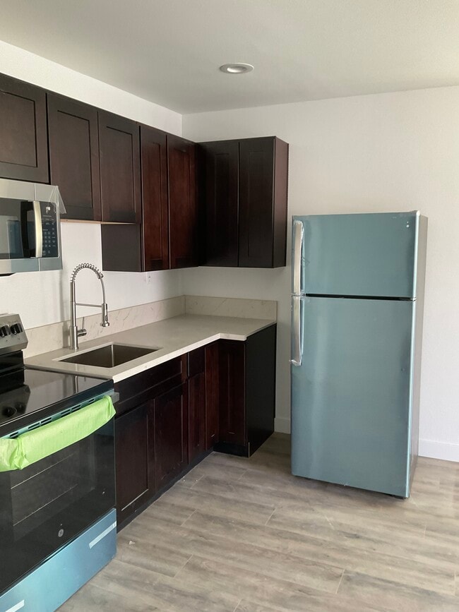 1487 Claremont Pl in Pomona, CA - Foto de edificio - Building Photo