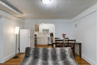 20 Claflin Rd, Unit A in Brookline, MA - Building Photo - Building Photo