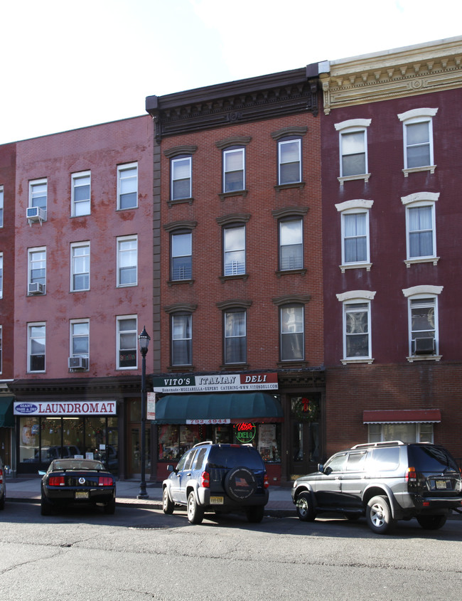 806 Washington St in Hoboken, NJ - Building Photo - Building Photo