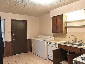 2213 Vanderbilt Ct in Denton, TX - Building Photo - Building Photo