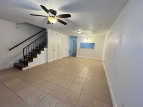 10821 Roger Dr, Unit A in New Orleans, LA - Building Photo - Building Photo