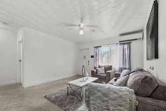 2212 Roosevelt St, Unit 1 in Hollywood, FL - Foto de edificio - Building Photo