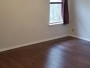 1700 Audra Ln in Denton, TX - Foto de edificio - Building Photo