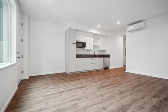 2713 W Howe St, Unit B in Seattle, WA - Foto de edificio - Building Photo