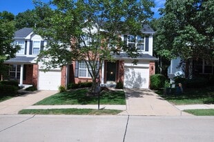 470 Summit Tree Ct in Fenton, MO - Building Photo