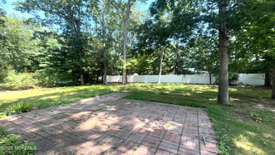 1409 Wallach Dr in Toms River, NJ - Foto de edificio - Building Photo
