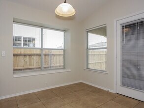 2525 Tar Heel Dr in Fort Worth, TX - Building Photo - Building Photo