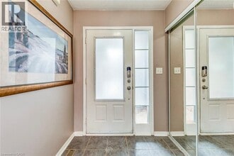 381 Kittridge Rd in Oakville, ON - Building Photo - Building Photo