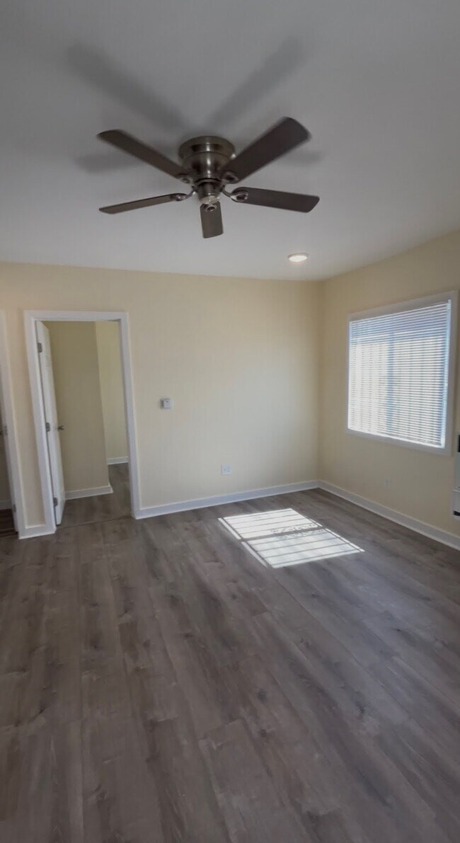 125 E 104th St in Los Angeles, CA - Foto de edificio - Building Photo