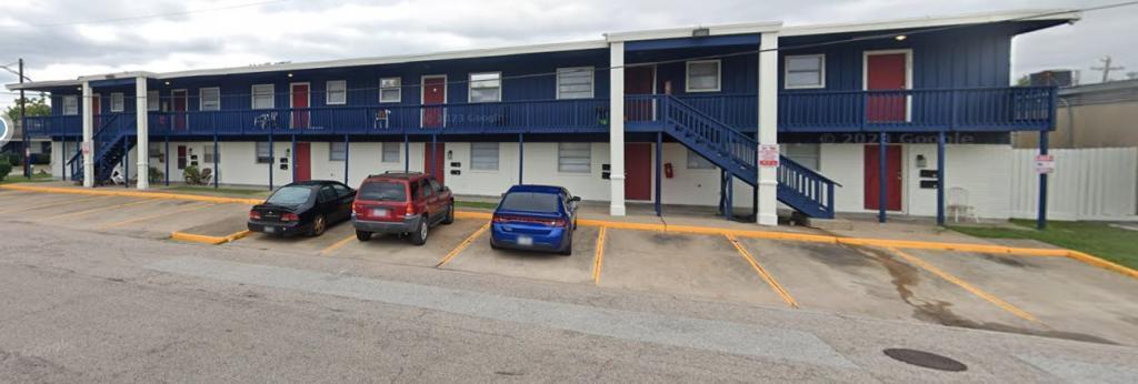 810 1st St in La Marque, TX - Building Photo