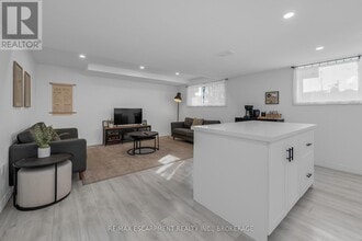 22 Macoomb Dr in Welland, ON - Building Photo - Building Photo