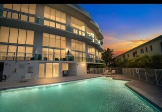 2000 Bay Dr, Unit 205 in Miami Beach, FL - Building Photo - Building Photo