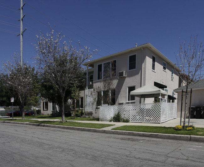 1920 W Verdugo Ave in Burbank, CA - Building Photo - Building Photo