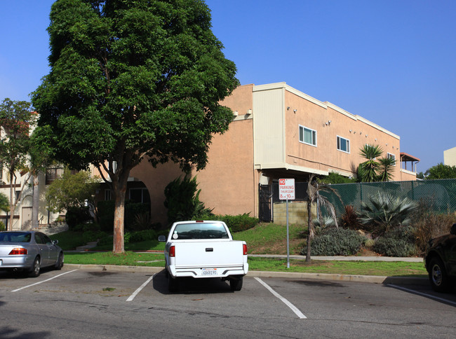 404 N Broadway in Redondo Beach, CA - Foto de edificio - Building Photo