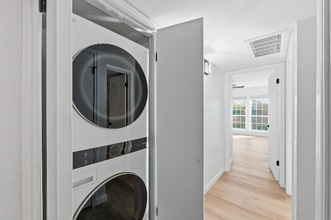 15221 Berry Trail in Dallas, TX - Foto de edificio - Building Photo