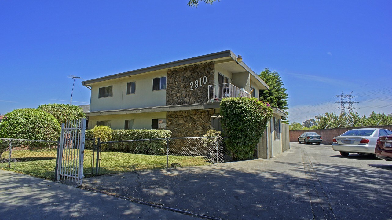 Acresite on the River in Los Angeles, CA - Building Photo