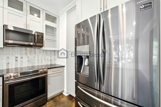 4414 Cedar Springs Rd, Unit Apt 121 in Dallas, TX - Building Photo - Building Photo