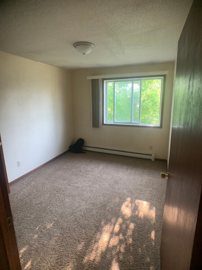 343 14th Ave SE in Devils Lake, ND - Building Photo - Building Photo