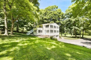 4 Quaker Rd, Unit B in North Salem, NY - Building Photo