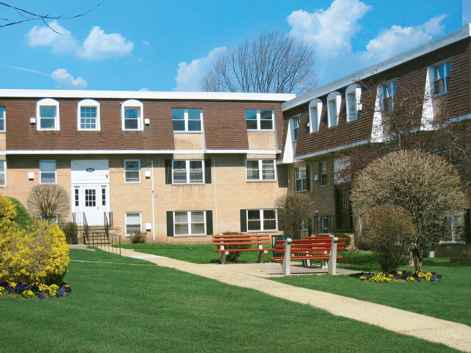 Green Village Apartments in Perth Amboy, NJ - Building Photo