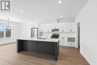 1108 Moore St in Brockville, ON - Building Photo - Building Photo