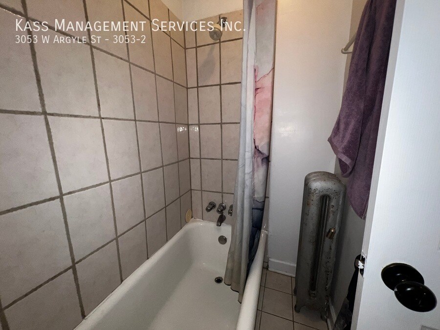 3053 W Argyle St in Chicago, IL - Building Photo