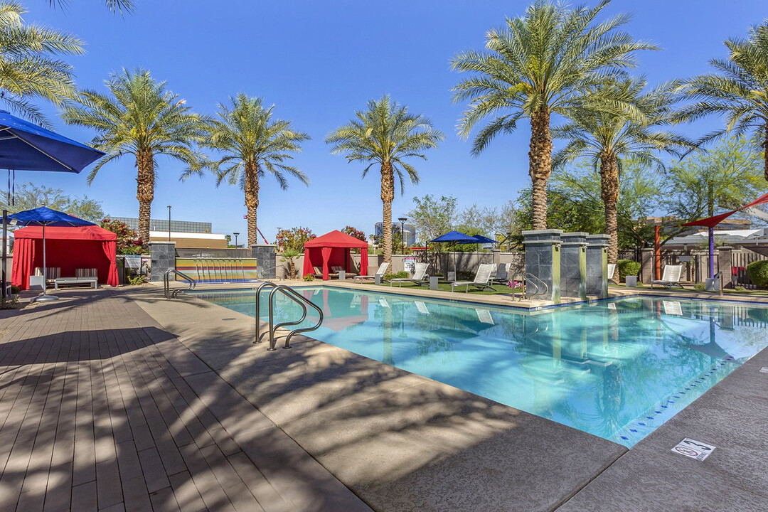 Cirq 44 in Phoenix, AZ - Building Photo