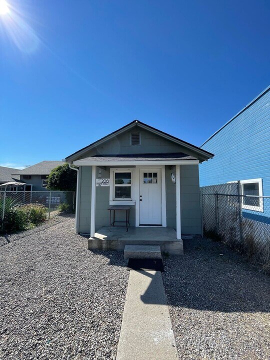 206 Martin St in Klamath Falls, OR - Building Photo