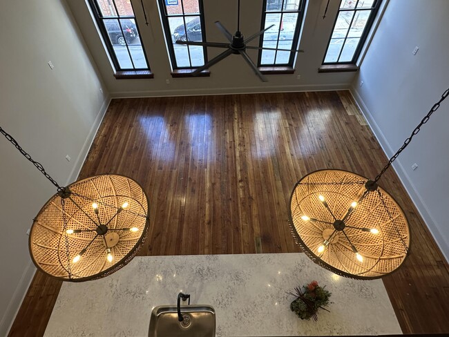 307 W Main St in Frankfort, KY - Foto de edificio - Building Photo