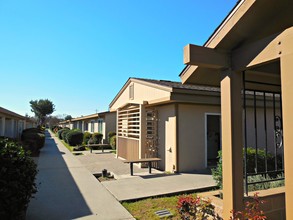 Garden Square Apartments in Fresno, CA - Foto de edificio - Building Photo