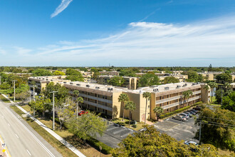 Bermuda Club in Tamarac, FL - Building Photo - Building Photo