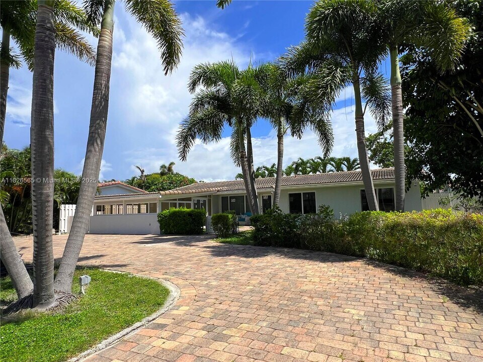 1633 SE 5th Ct in Deerfield Beach, FL - Building Photo