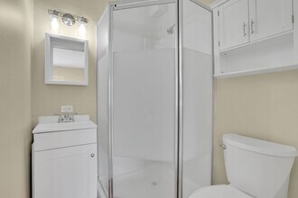 157-159-159 Pleasant St in Easthampton, MA - Foto de edificio - Building Photo